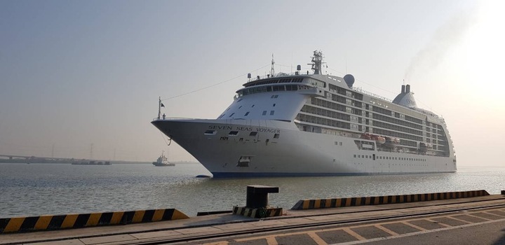 Ngắm tàu du lịch 6 sao thăm Việt Nam ngày cuối năm