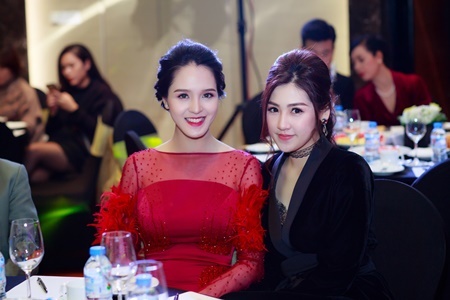 Hai Á Hậu Hoa Hậu Việt Nam 2012 hội ngộ trong sự kiện