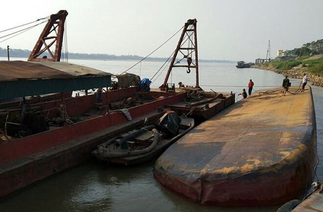 2 tàu đâm nhau trên sông Hồng, 1 thuyền trưởng mất tích