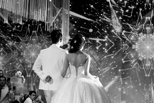 Chi 30 thuê cô dâu, thiếu gia đất Cảng thu về 3 tỷ tiền mừng