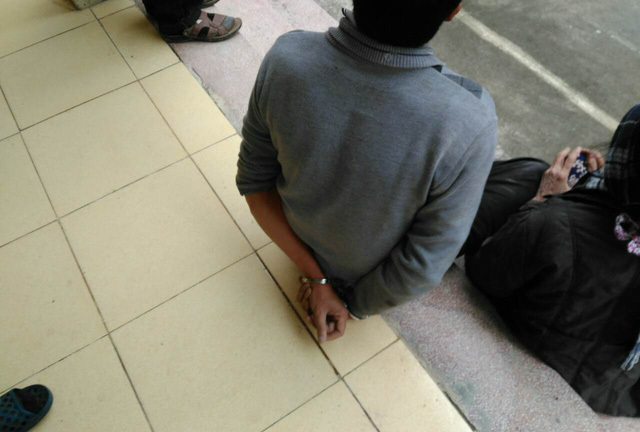 Đình chỉ trưởng công an xã còng tay dân vô cớ