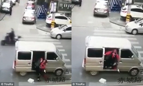 Cảnh bắt cóc nữ sinh trắng trợn giữa đường phố gây sốc