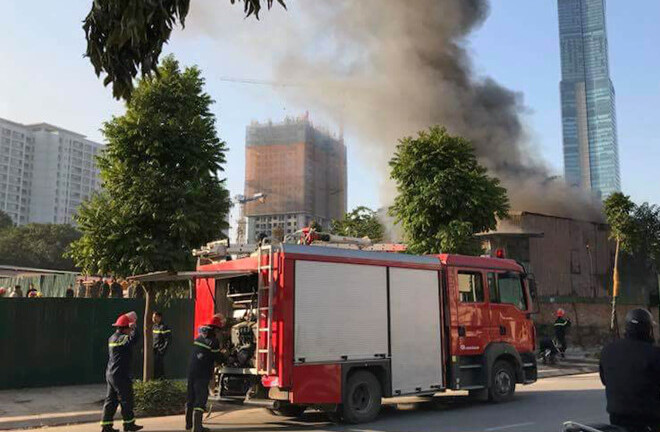 Hà Nội: Vợ đưa con đi học, chồng ở nhà chết cháy