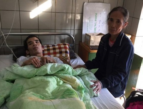 Người đàn ông 17 năm bị liệt, chân tay teo tóp chỉ còn da bọc xương 