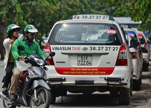 Hiệp hội Taxi TP.HCM kiến nghị coi Uber, Grab là 