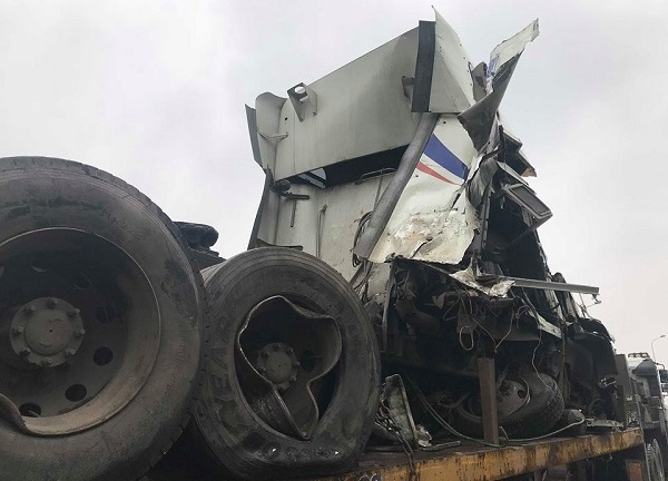 Tai nạn liên hoàn trên Đại lộ Thăng Long, giao thông ùn tắc nghiêm trọng