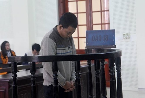 Cha ruột lĩnh 13 năm tù vì giở trò đồi bại với con gái