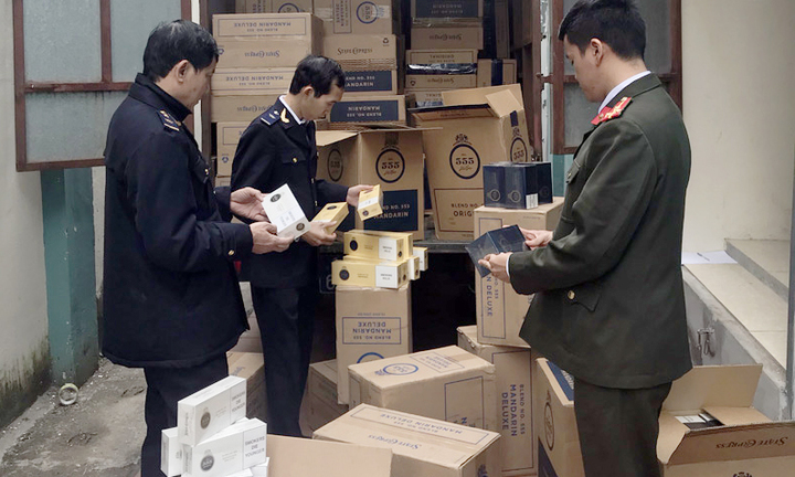 Bắt vụ vận chuyển 58.000 bao thuốc lá lậu, trị giá trên 1,7 tỷ đồng bằng ôtô