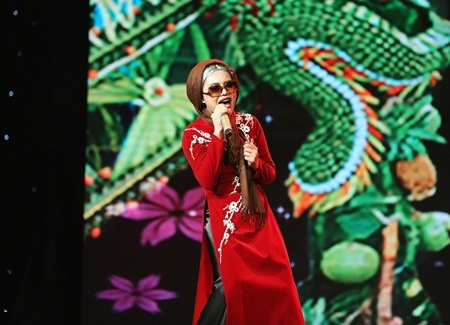 Giang Hồng Ngọc lúc hóa