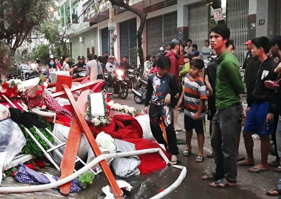Cháy kho chứa rạp đám cưới, nam thanh niên may mắn thoát nạn