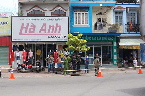 Điều tra vụ nam thanh niên nằm gục trên đường, nghi bị truy sát