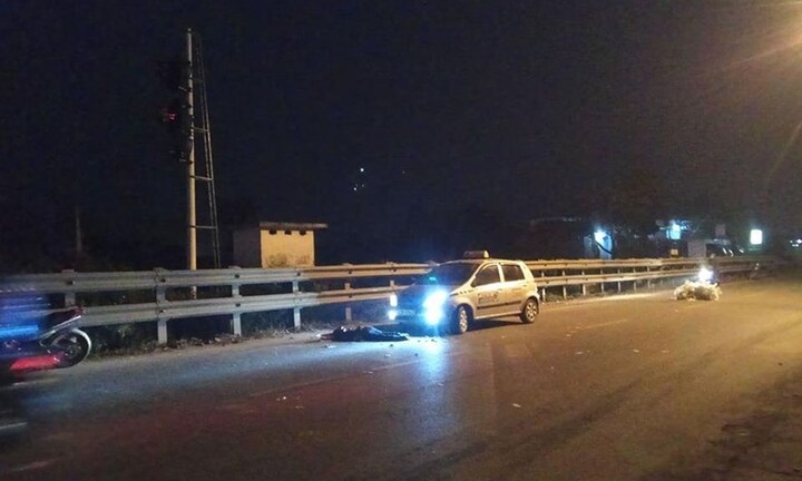 Hà Nội: Ngồi vệ đường sau tai nạn, đôi nam nữ bị taxi đâm thương vong