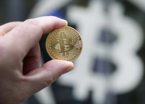 Giá Bitcoin hôm nay 3/1: Tiếp tục giảm thêm 200 USD