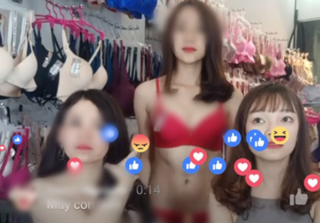 Livestream bán hàng khi chỉ mặc nội y, 2 thiếu nữ nhận nhiều chỉ trích