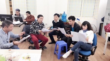 Clip hậu trường đầu tiên về buổi đọc kịch bản của Táo quân 2018