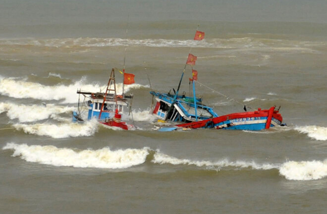 3 tàu cá bị chìm trên biển, 8 thuyền viên mất tích