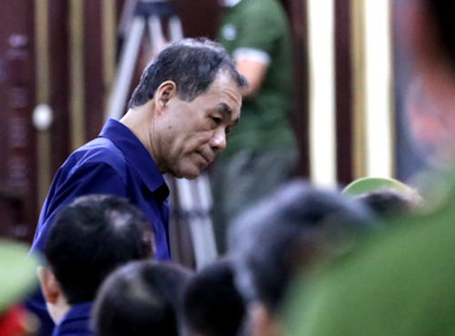 Clip: Ông Trầm Bê khai gì trong phiên xử đại án ngân hàng?