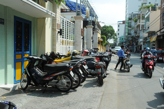 TP.HCM chỉ đạo thanh tra các bãi giữ vỉa hè ở khu đất 