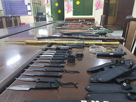 Triệt phá kho vũ khí