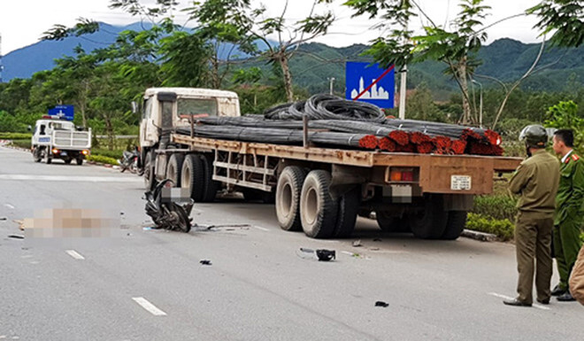 Nữ sinh viên tử vong sau va chạm với xe đầu kéo