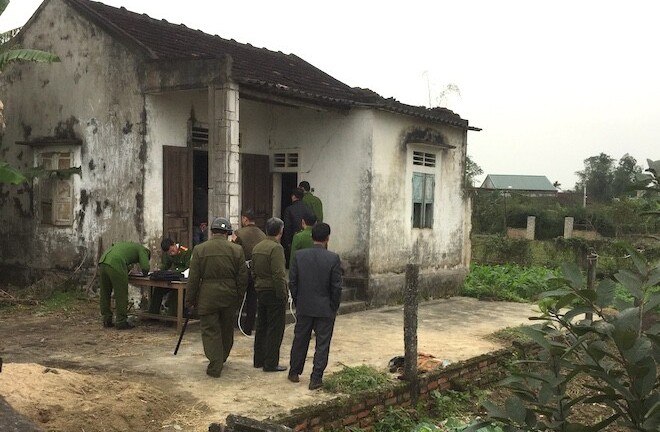 Thực nghiệm hiện trường vụ con trai đánh bố gãy xương sườn