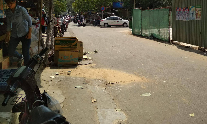 TP.HCM: Nam thanh niên bị sắt công trình rơi trúng người, nguy kịch