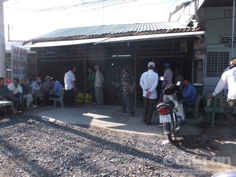 Điều tra vụ vợ chồng thợ sửa xe bị đâm thương vong trong đêm