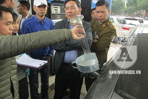 Bất ngờ với kết quả thực nghiệm bình xăng ô tô 70l đổ 80l mới đầy