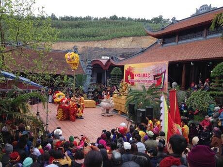 Quảng Ninh: Yêu cầu xử lý vụ lập hòm công đức, thu phí trái phép