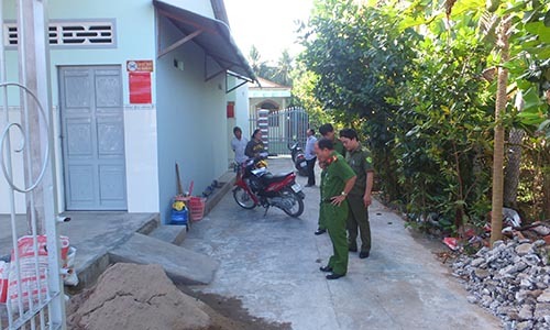 Nghi can sát hại vợ chồng chủ tiệm sửa xe ở miền Tây ra đầu thú