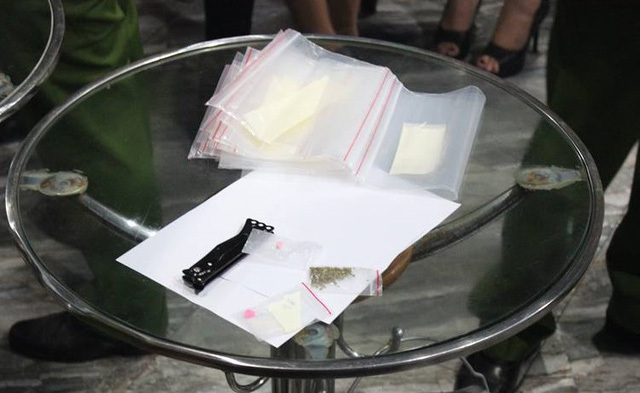 Cảnh sát đột kích quán bar, 80 người dương tính với ma túy