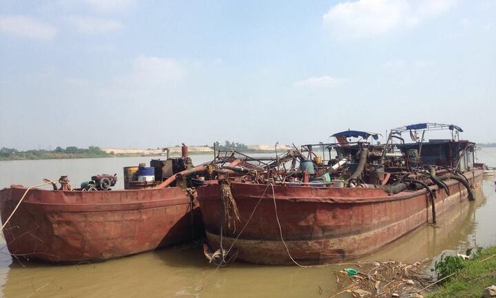 Bắt tạm giam giám đốc Hợp tác xã chỉ đạo xã viên làm “cát tặc”