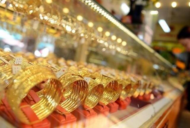 Giá vàng hôm nay 16/1: Vàng SJC giảm 50 nghìn đồng/lượng