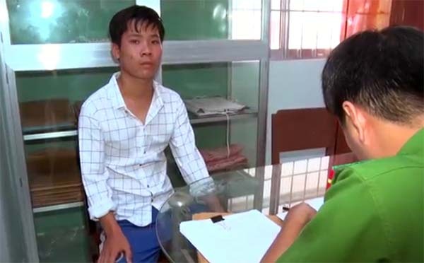Bắt gã trai xâm hại bé gái trong nhà vệ sinh