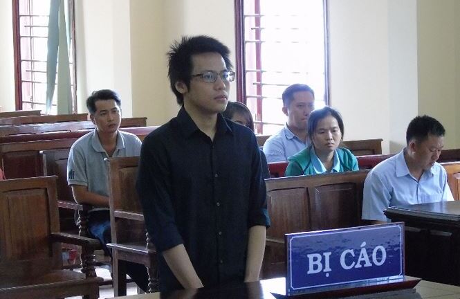 Giám đốc trẻ chiếm đoạt hàng chục tỷ của công ty để cá độ bóng đá