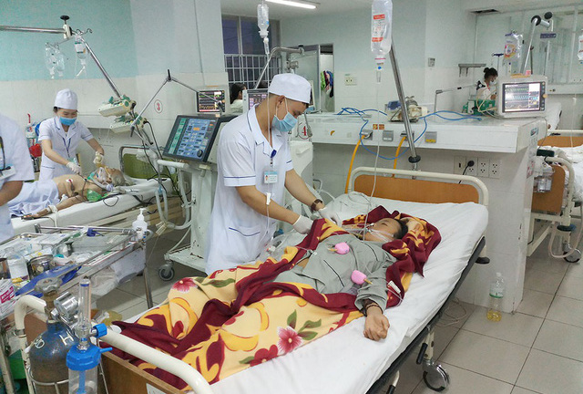 Bé gái 14 tuổi bị suy thận, gan nghi do uống trà sữa