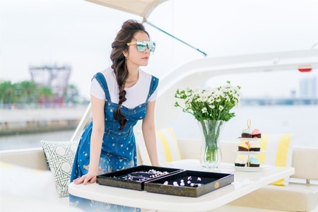 Lý Nhã Kỳ biến du thuyền thành nơi triển lãm kim cương