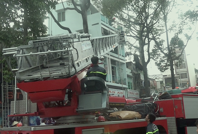 Cháy nhà, hàng trăm người đang xem U23 Việt Nam thi đấu hốt hoảng tháo chạy