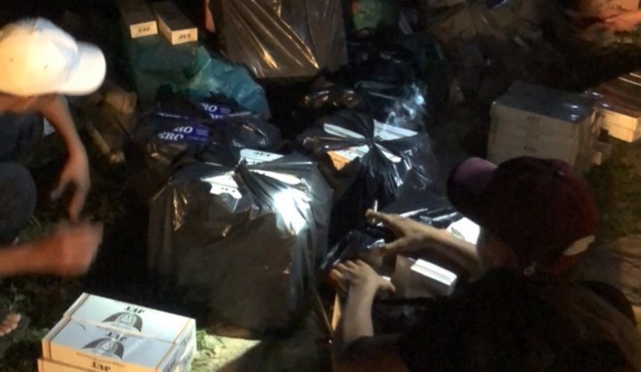 Xe chở 15.300 bao thuốc lá lậu lao vào CSGT