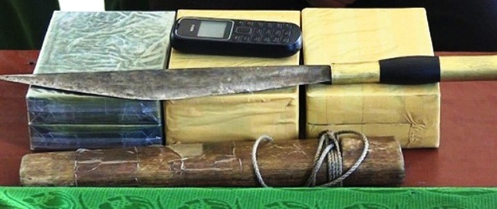 Bắt kẻ vận chuyển thuê 6 bánh heroin từ Lào về Việt Nam