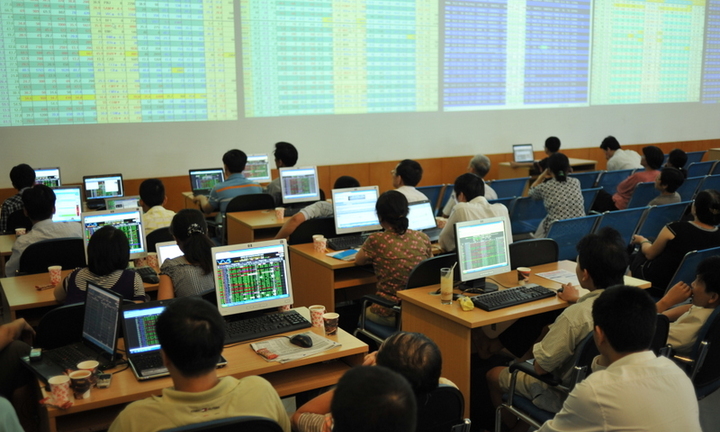 Sàn chứng khoán TP. HCM giao dịch trở lại, bà Phương Thảo nhẹ hàng 