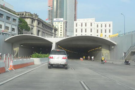 Thông báo đóng cửa hầm Thủ Thiêm để làm cầu