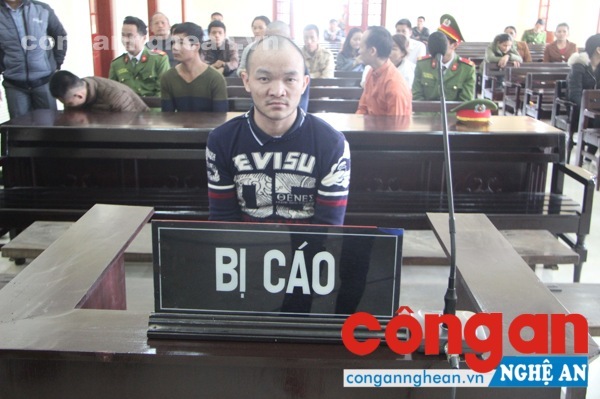 Kẻ buôn ma túy bắn cảnh sát khi bị vây bắt lãnh 30 năm tù