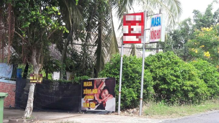 Đi massage thiếu tiền trả, cán bộ xã xưng là...