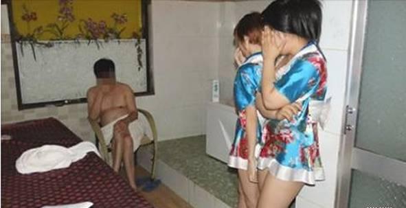 Bắt quả tang 4 đôi nam nữ đang mua bán dâm tại nhà nghỉ