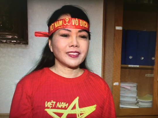 Video: Bộ trưởng Nguyễn Thị Kim Tiến mặc áo đỏ gửi lời chúc U23 Việt Nam