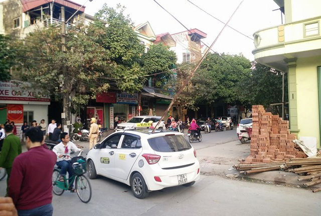 Tin tức mới nhất vụ thanh sắt đâm thủng taxi khiến 1 người chết