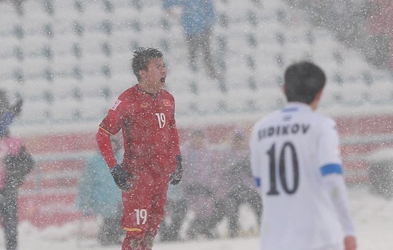 Clip: Cú sút phạt tuyệt đẹp của Quang Hải, gỡ hòa 1-1 cho U23 Việt Nam