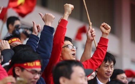 Clip: Phó Thủ tướng Vũ Đức Đam hô vang tên các cầu thủ U23 Việt Nam cùng triệu người hâm mộ