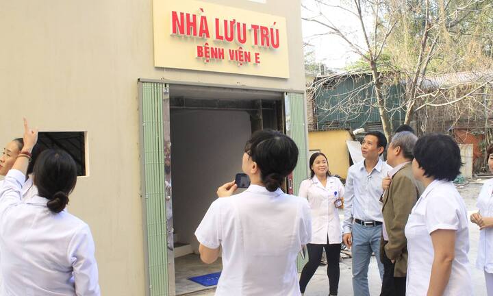 GS.TS Lê Ngọc Thành - Giám đốc Bệnh viện E: Trái tim đau nhói thấy người nhà bệnh nhân nằm gầm cầu thang